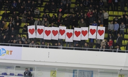 Предложение руки и сердца на матче «Барыс» — «Металлург»