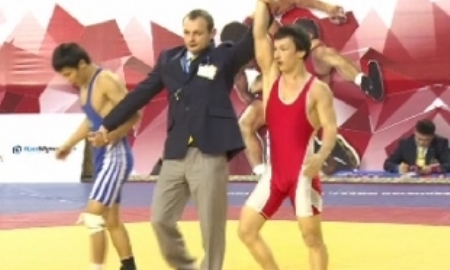 В столице стартовал международный турнир по греко-римской борьбе