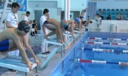В Уральске стартовало областное первенство по плаванию среди юношей и девушек