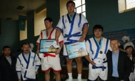 В Алматы состоялся открытый республиканский турнир по қазақ күресі