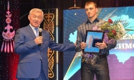 Алексею Полторанину в канун Дня Независимости вручили ключи от трехкомнатной квартиры