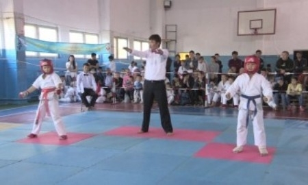 Шымкентские каратистки завоевали три бронзовые награды на чемпионате РК