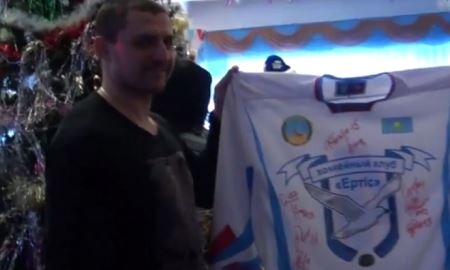 Хоккеисты «Иртыша» вручили подарки воспитанникам детского дома