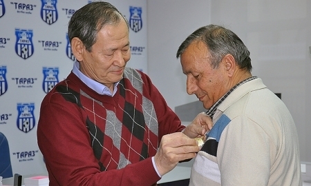 Ветеранам жамбылского футбола вручили памятные медали