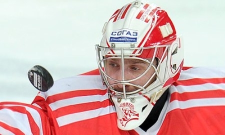 Алексей Иванов пропустил три шайбы от московского «Динамо»