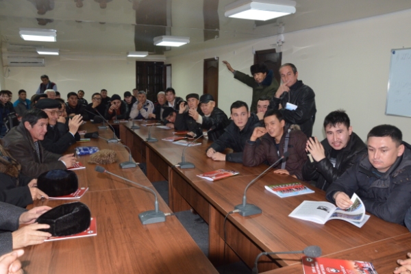 Болельщики «Кайсара» встретились с Булатом Есмагамбетовым