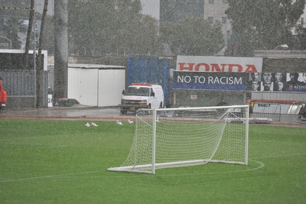 Тренировка «Маккаби» из-за ливня задержана на 20 минут