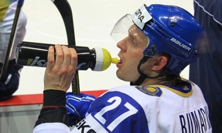 Хоккеист сборной Казахстана покинул «Нефтяник»