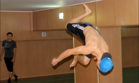 Молодежь Актобе активно осваивает турники и брусья