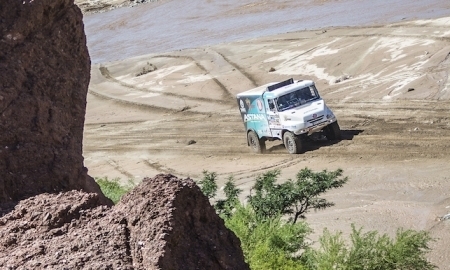 Внедорожник Astana Motorsports приблизился к ТОП-10 Дакара