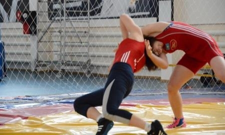 Женская сборная РК по борьбе продолжает подготовку к международным турнирам