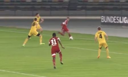 Ван дер Ваарт удвоил преимущество «Гамбурга» в матче с «Кайратом»