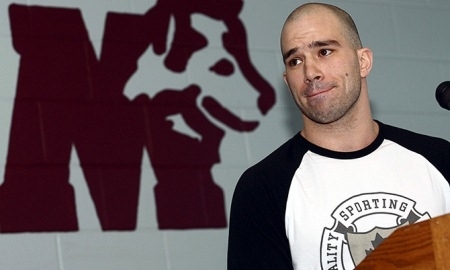 «По нашей раздевалке бегали скорпионы». Как хоккеист из Канады играл в Казахстане