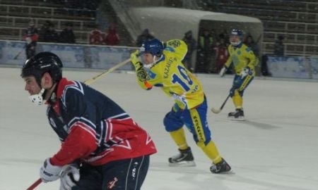 Казахстан разгромил США и вышел в полуфинал чемпионата Мира по бенди