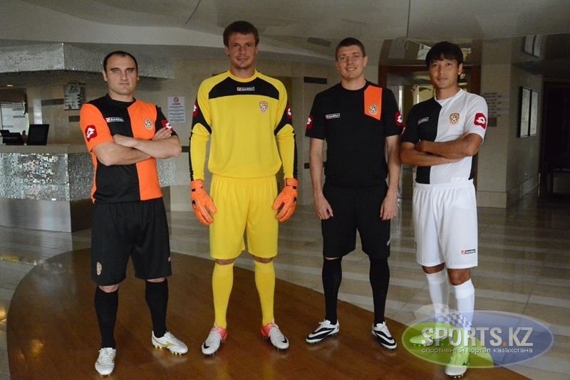 «Шахтёр» представил новую форму