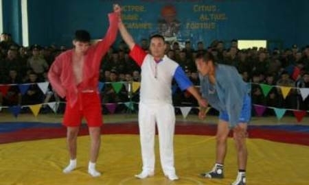 В Актобе военные выявляли лучших самбистов