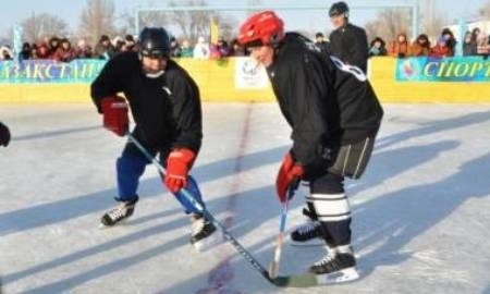 В ЗКО прошел хоккейный матч в поддержку олимпийцев