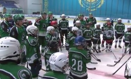 Видео мастер-класса «Бейбарыса» для юных хоккеистов