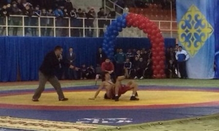 В Шымкенте прошел чемпионат Казахстана по греко-римской борьбе среди кадетов