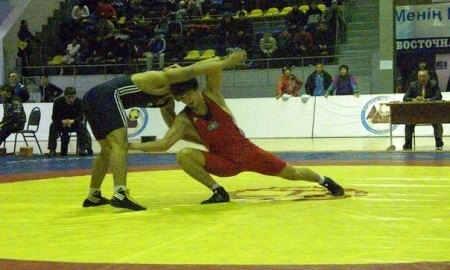 Караганда примет чемпионат РК по вольной и женской борьбе среди юниоров