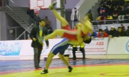 Видео с чемпионата Казахстана по вольной борьбе среди юниоров 