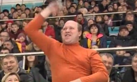 Карагандинские хоккейные болельщики пустились в пляс 