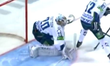 Сэйвы Алексея Кузнецова — в десятке лучших за неделю КХЛ