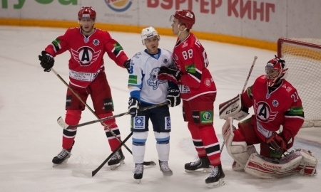 Фоторепортаж с матча плей-офф КХЛ «Автомобилист» — «Барыс» 1:2