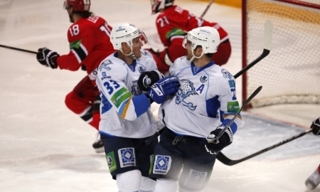 Фоторепортаж с матча плей-офф КХЛ «Автомобилист» — «Барыс» 1:2