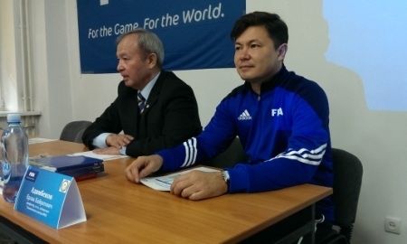 В Алматы проходит второй семинар ФИФА для тренеров вратарей