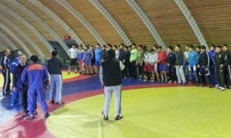 Сборная РК по греко-римской борьбе проводит УТС в Таразе