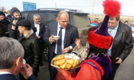 Легендарный борец Александр Карелин оценил гостеприимство казахов 