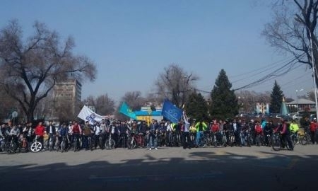 Алматинцы отметили Наурыз первым велопробегом в этом году