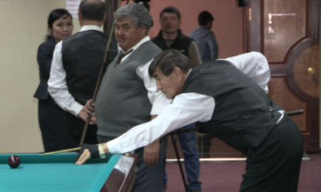 В Шымкенте прошел бильярдный турнир среди ветеранов труда и спорта