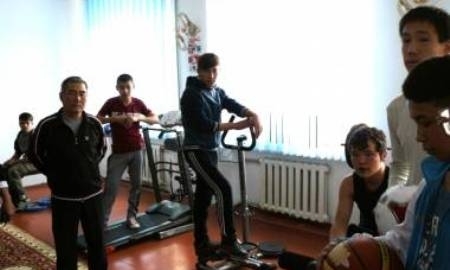 В Кызылорде финполовцы подарили тренажеры детдому