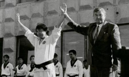 В Астане почтили память известного спортсмена Мустафы Озтюрка