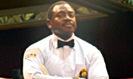 Бой между Шуменовым и Хопкинсом обслужит Эрл Браун