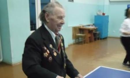 В Уральске 90-летний ветеран ВОВ участвует в спортивных соревнованиях