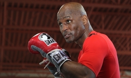 Бернард Хопкинс: «Шуменов хочет избить меня и стать великим чемпионом, но этого не будет»