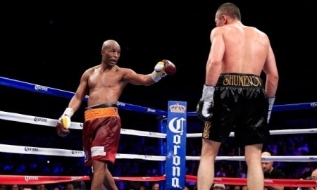 Экс-соперник Шуменова собрался драться с Мейвезером