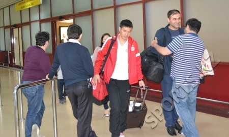 Фоторепортаж с прилета «Кайрата» в Баку