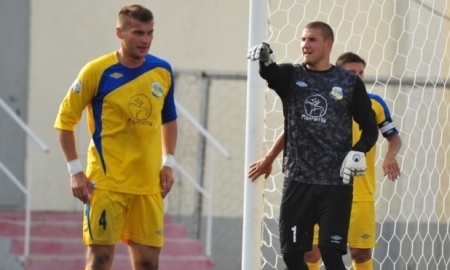 Лидер Первой лиги терпит крупное поражение