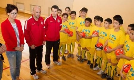 «Кайрат» встретился с бакинскими школьниками