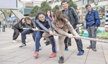 Алматинские студентки приняли участие в турнире по казахским спортивным играм