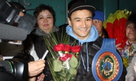 Чемпиона Европы, боксера Жаната Жакиянова торжественно встретили в Петропавловске