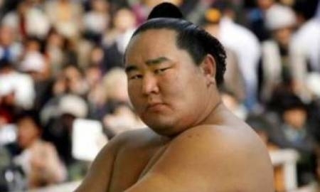 Первый ёкодзуна 21 века намерен развивать сумо в Алматы