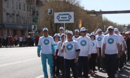 Забегом «Дружба» открылась легкоатлетическая эстафета в Караганде