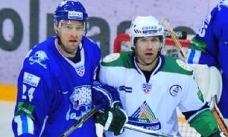 Экс-защитник «Барыса» Эндрю Хатчинсон перешёл в «Медвешчак»