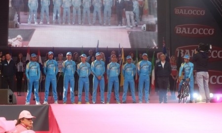 Фото с презентации «Астаны» перед стартом «Джиро»