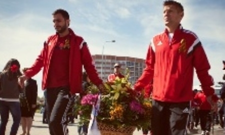 «Актобе» возложил цветы к обелиску славы на Вечном огне